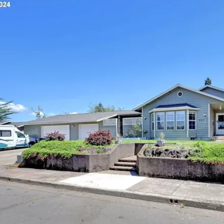 Buy this 3 bed house on 253 South 70th Place in Springfield, OR 97478