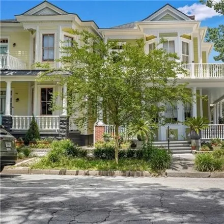 Buy this 3 bed house on 524 East Henry Street in Savannah, GA 31401