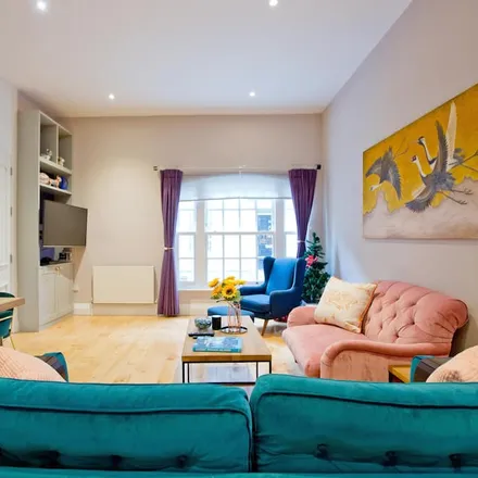 Rent this 3 bed townhouse on London in W1H 4DR, United Kingdom