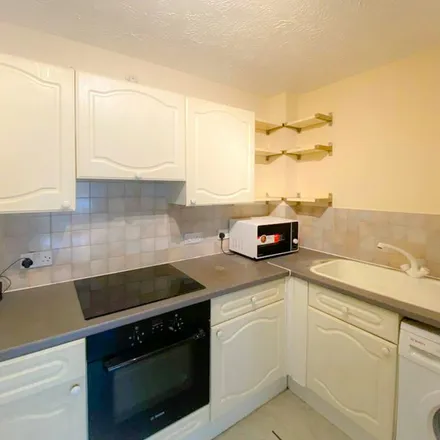Rent this 2 bed apartment on Howard Close in Rounton, WD24 5BF