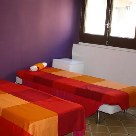 Rent this 6 bed room on Dafu Don in Carrer d'Ortigosa, 08001 Barcelona