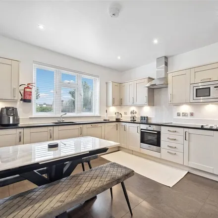 Rent this 3 bed apartment on Sheldon Paint Techniques in 4 Hampton Road, London