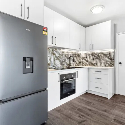 Image 5 - Moons Avenue, Lugarno NSW 2210, Australia - Apartment for rent