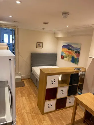 Rent this studio apartment on Emanuel Avenue in London, W3 6NW