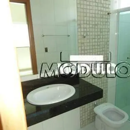 Buy this 3 bed house on Rua Vicente Piragibe in Lagoinha, Uberlândia - MG