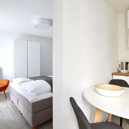 Rent this 1 bed apartment on Siegesstraße 32 in 50679 Cologne, Germany