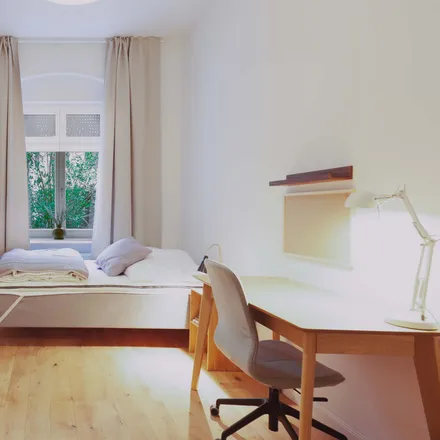 Rent this 3 bed room on Gemüse Döner 46 in Birkenstraße, 10559 Berlin