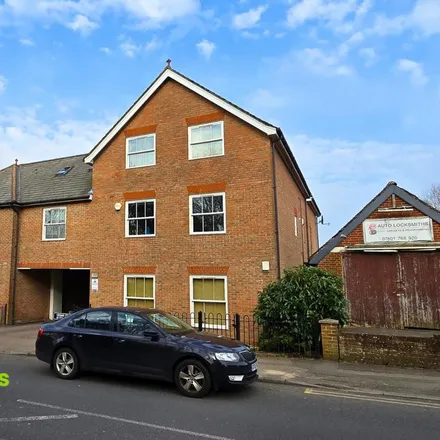 Image 1 - Caterham Arms, 83a Coulsdon Road, Tandridge, CR3 5NF, United Kingdom - Apartment for rent
