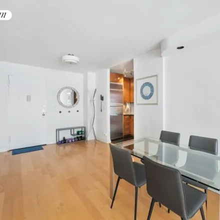 Image 6 - 420 East 72nd Street, New York, NY 10021, USA - Apartment for sale
