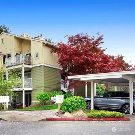 Buy this 1 bed condo on 300 North 130th Street in Seattle, WA 98133