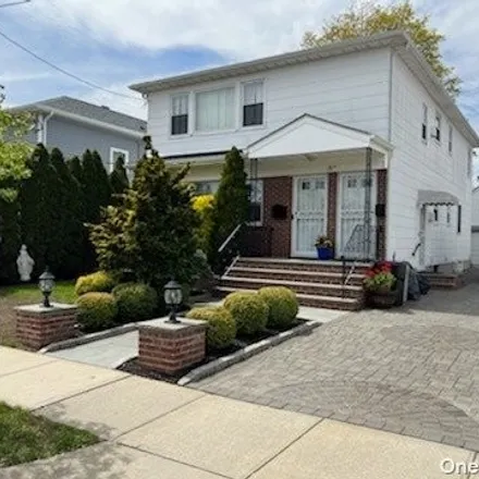 Image 1 - 84 South Corona Avenue, Village of Valley Stream, NY 11580, USA - Townhouse for sale