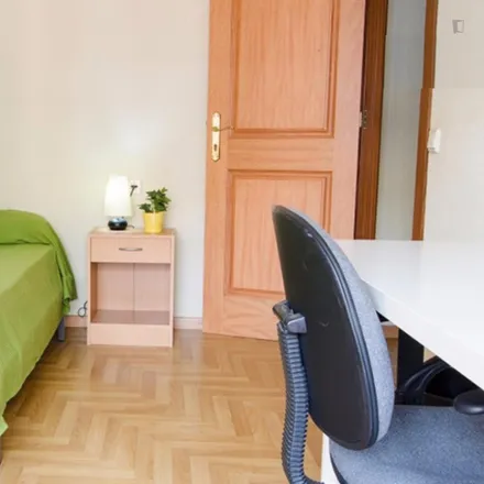 Rent this 7 bed room on Tanto Monta in Carrer del Poeta Artola, 19