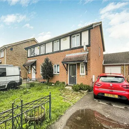 Buy this 3 bed duplex on Wesmacott Drive in London, TW14 9XP