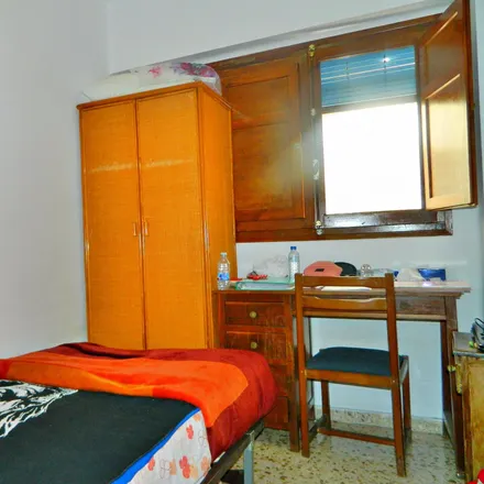 Rent this 4 bed room on Carrer de l'Arquitecte Arnau in 24, 46020 Valencia