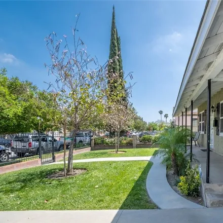 Image 3 - 6253 Auckland Avenue, Los Angeles, CA 91606, USA - Townhouse for sale
