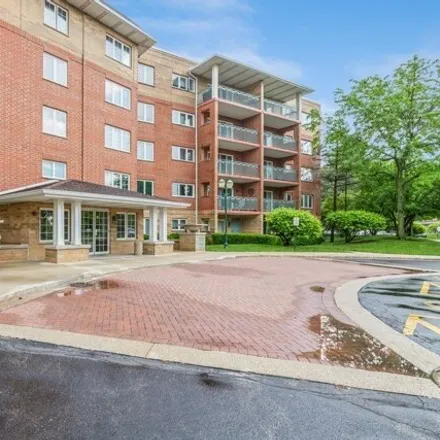 Buy this 2 bed condo on 732 Creekside Drive in Mount Prospect, IL 60056