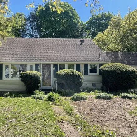 Rent this 4 bed house on 21 Maple Road in Waterford, CT 06375