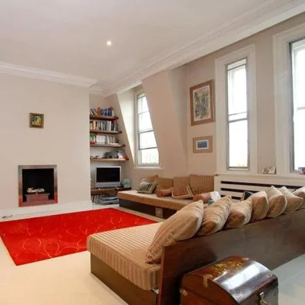Rent this 3 bed apartment on Hanover Gate Mansions in London, NW1 4SL