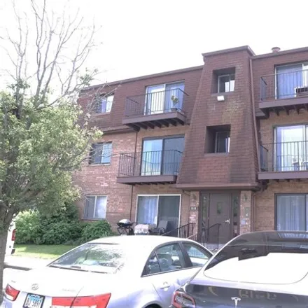 Rent this 2 bed condo on Quinlan Road in Northfield Township, IL 60025
