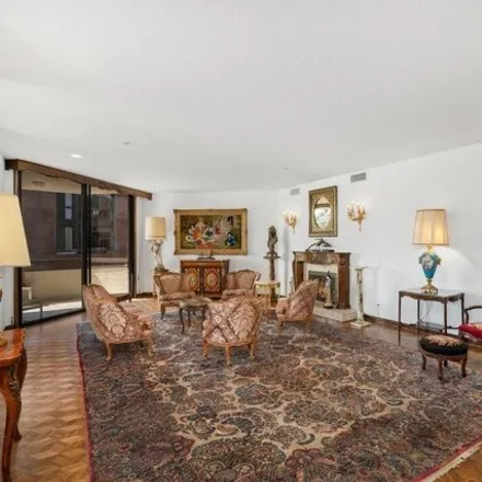 Image 5 - Temple Emmanuel, North Clark Drive, Beverly Hills, CA 90211, USA - Condo for sale