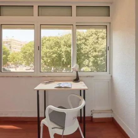 Rent this 5 bed apartment on Avenida Bento Gonçalves in 2810-247 Almada, Portugal