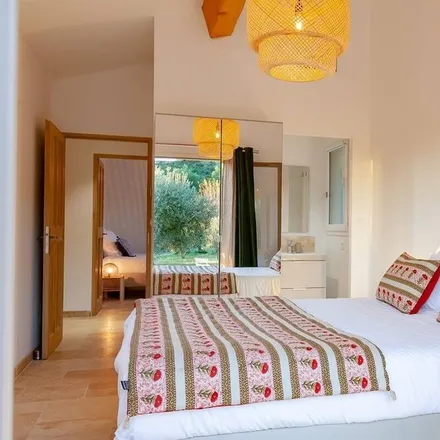 Rent this 4 bed house on 13520 Les Baux-de-Provence