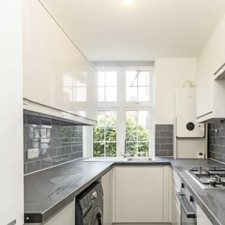 Image 1 - Surbiton High School, 15 Surbiton Crescent, London, KT1 2JT, United Kingdom - Apartment for rent