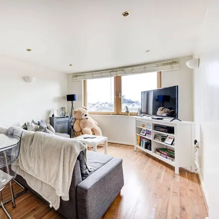 Rent this 2 bed apartment on Station Court in Townmead Road, London