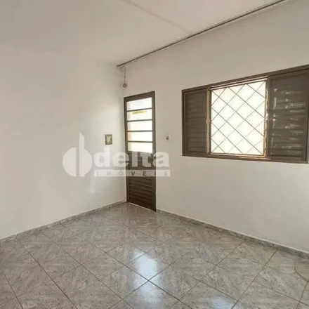 Rent this 2 bed house on Rua Francisco José Custódio in Segismundo Pereira, Uberlândia - MG