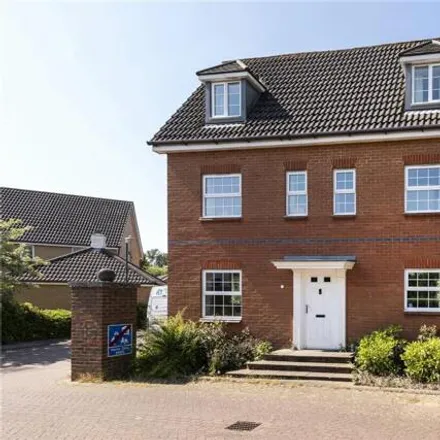 Buy this 6 bed house on The Farriers in Edenbridge, TN8 6GG