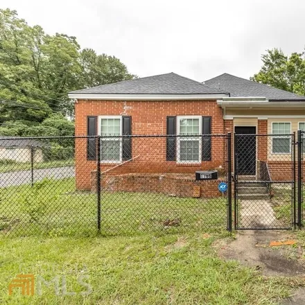 Buy this 5 bed house on 1192 Lawton Drive in Macon, GA 31201