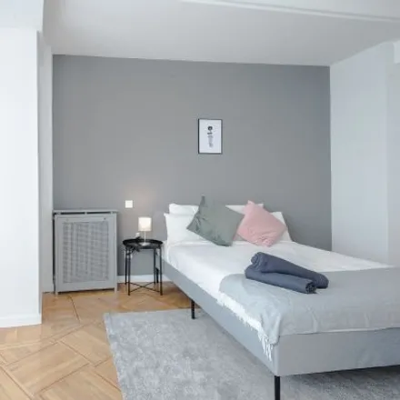 Rent this 9 bed room on Madrid in Subdirección General de Bomberos y CISEM, Calle de Alcalá