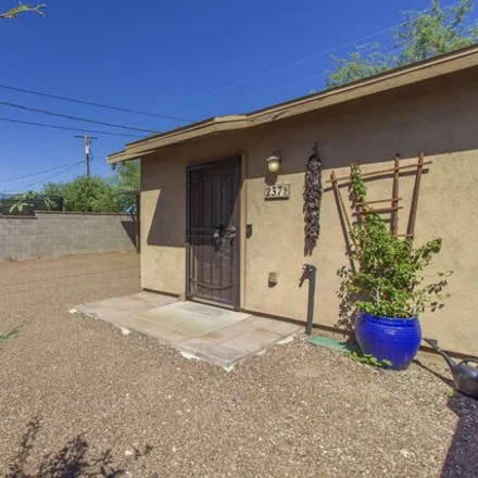 Rent this 3 bed house on 239 East Waverly Street in Tucson, AZ 85709