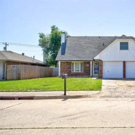 Buy this 3 bed house on 605 Crown Drive in Yukon, OK 73099