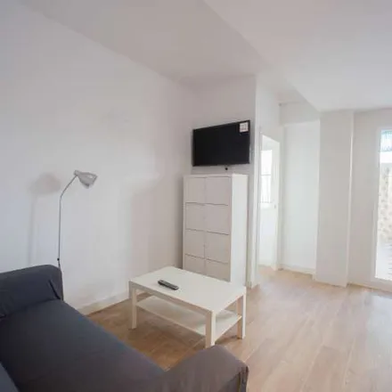 Rent this 5 bed apartment on Carrer del Duc de Gaeta in 10, 46022 Valencia