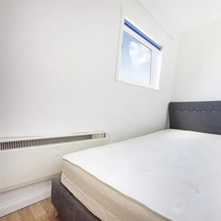 Image 7 - Impulse Moda, Castletown Road, London, W14 9EX, United Kingdom - Apartment for rent