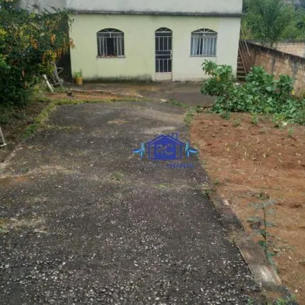 Buy this 2 bed house on Rua Geraldo Pinto de Souza in Rochedo, Conselheiro Lafaiete - MG