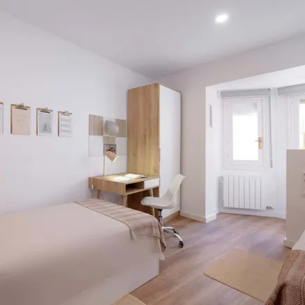 Rent this 1 bed room on Carrer de Nàpols in 210, 08013 Barcelona