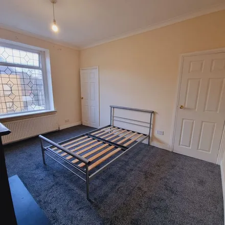 Rent this 1 bed townhouse on Jarratt Street in Bradford, BD8 9ED