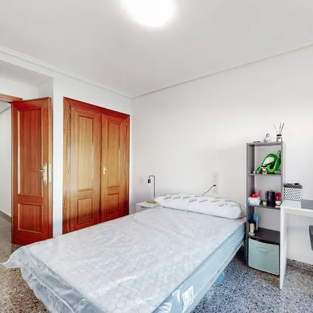 Rent this 1 bed apartment on Cafetería Heladería Príncipe II in Avinguda Al Vedat, 130