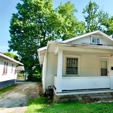 Buy this 3 bed house on 716 W Queen St in Muncie, Indiana