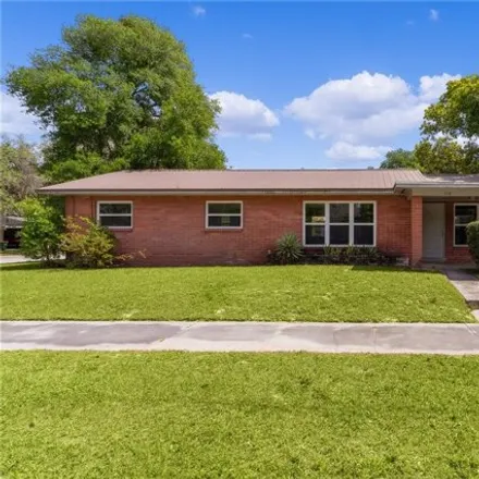Buy this 3 bed house on 112 North Oakland Street in Leesburg, FL 34748
