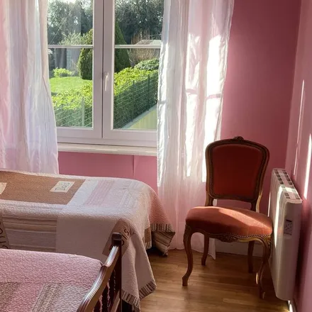Rent this 4 bed house on 35350 Saint-Méloir-des-Ondes