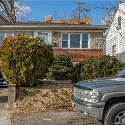Buy this 2 bed house on 6 Raybrook Place in City of Yonkers, NY 10704