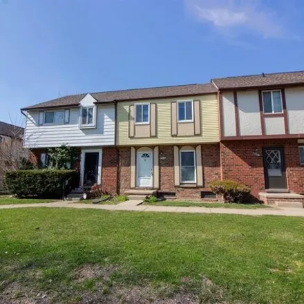 Image 2 - 7994 Beech Drive, Sterling Heights, MI 48312, USA - Condo for rent