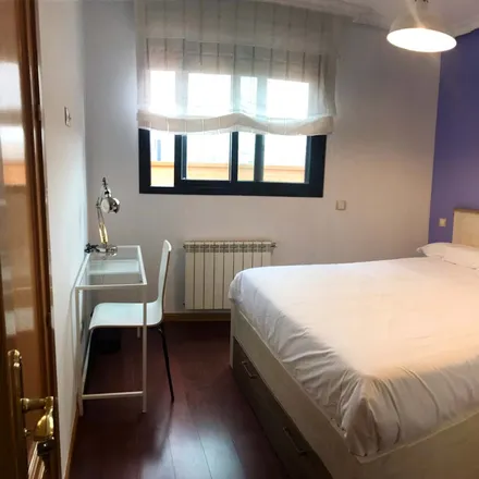 Rent this 1 bed room on Avenida del Planetario in 1-1E, 28045 Madrid