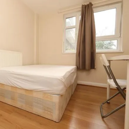 Rent this studio house on 3-15 Stepney Causeway in Ratcliffe, London