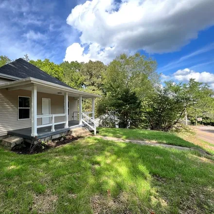 Buy this 3 bed house on 706 West Wood Street in Paris, TN 38242