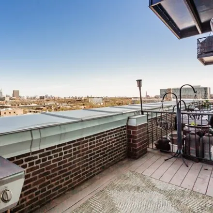 Image 9 - Paramount Lofts Condominium, 1645 West Ogden Avenue, Chicago, IL 60612, USA - Condo for sale