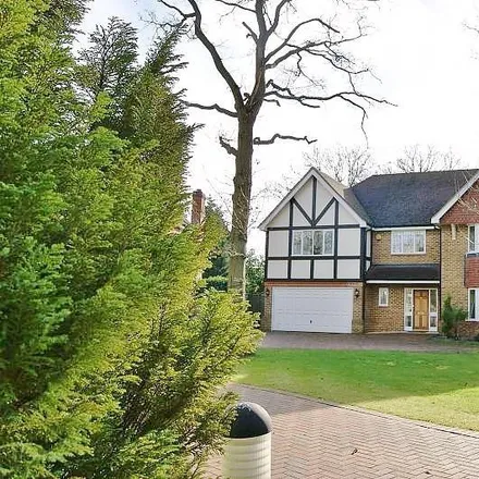 Rent this 5 bed house on The Spinney in Gerrards Cross, SL9 7LJ